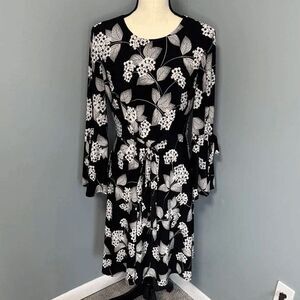 Nine West Women’s Black/White Lined Floral Bell Sleeve Dress